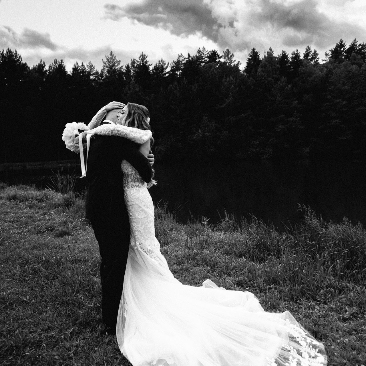 Liebesschwur Emotionaler Moment eines Hochzeitspaares